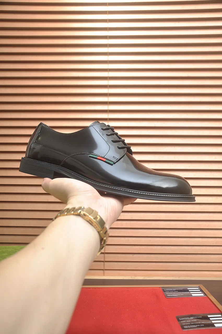 Men's shoes💰500💶Italy's top luxury men's shoe giant (GUCCI) (Gucci) (full cowhide lining) new arrival🍃Original European style🔰 Pleasant to the eye😍In order to make the shoes more durable and non-deformable🌀The production continues to follow traditional methods but there is still no lack of innovation💪Choose original sheepskin for the leather♻️ Smooth and natural And extra bright ⭐Made of imported cowhide, the first choice of rich people 38-45 (45 customized)